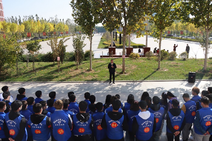 校团委书记齐晓东讲话.JPG 校团委书记齐晓东讲话.JPG